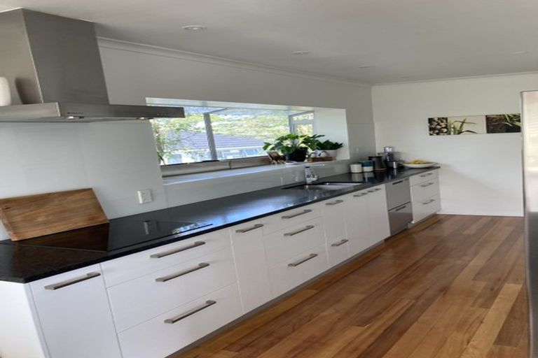 Photo of property in 11 Dawnhaven Drive, Te Atatu Peninsula, Auckland, 0610