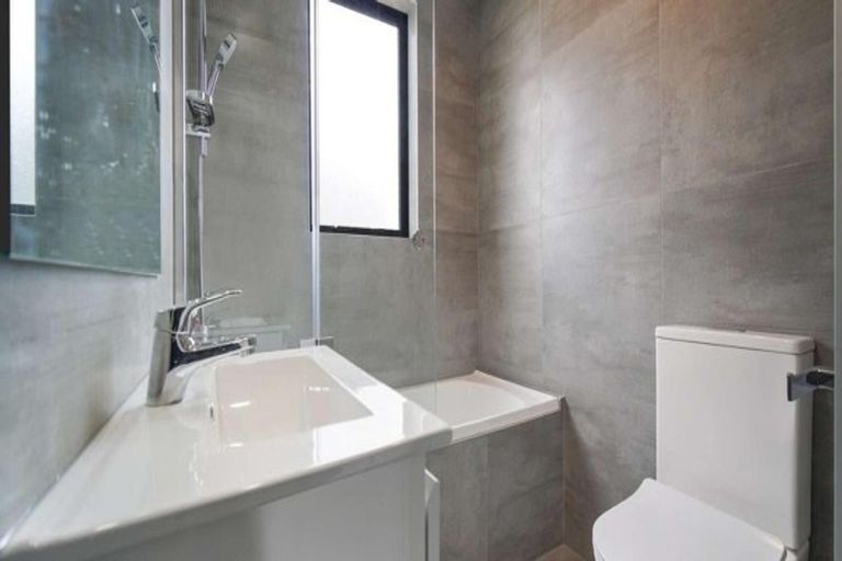 Photo of property in 8b Poruru Close, Papakura, 2110