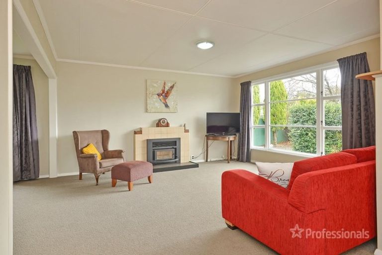 Photo of property in 75 Victoria Street, Carterton, 5713