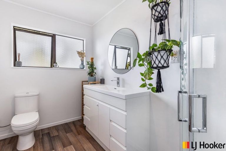 Photo of property in 2/187 Carnoustie Drive, Wattle Downs, Auckland, 2103