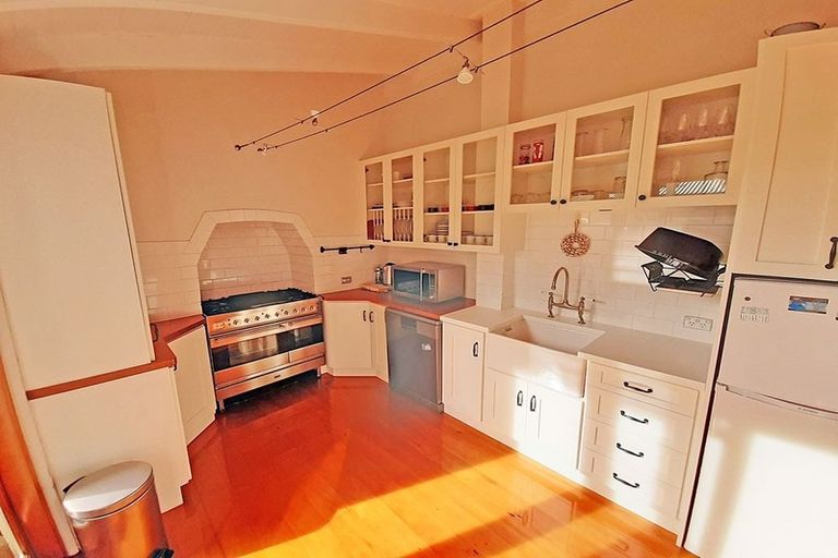 Photo of property in 2/24 Church Street, Devonport, Auckland, 0624