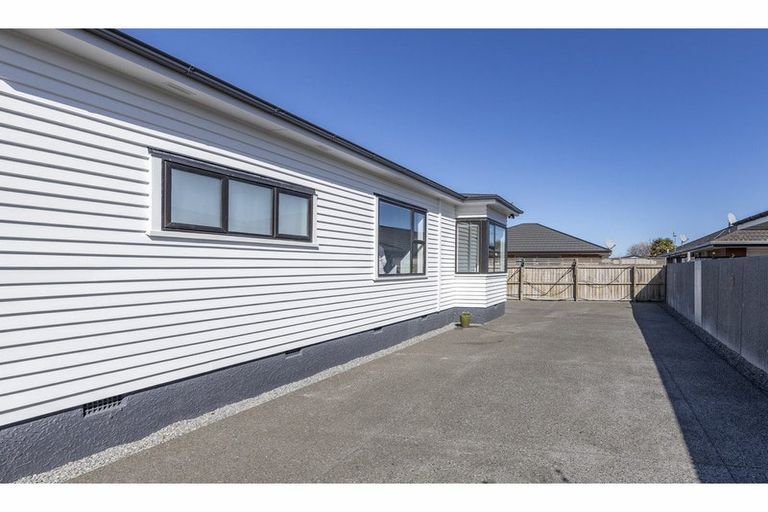 Photo of property in 30 Factory Road, Belfast, Christchurch, 8051