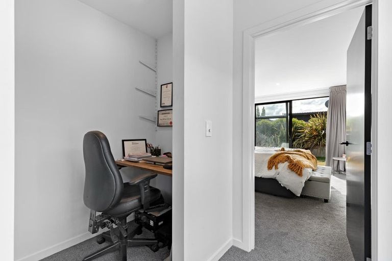 Photo of property in 1 Hewson Crescent, Lake Hawea, Wanaka, 9382