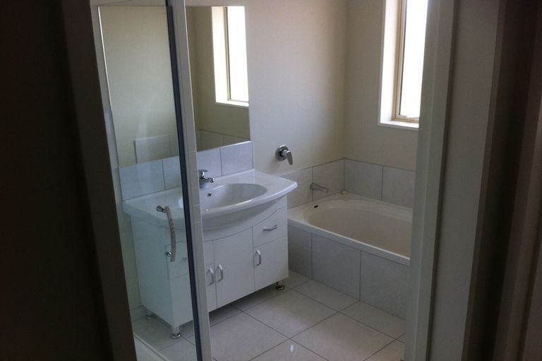 Photo of property in 146c High Street, Oxford, 7430