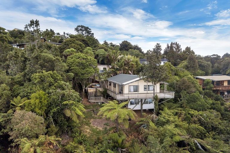 Photo of property in 493 Scenic Drive, Waiatarua, Auckland, 0612