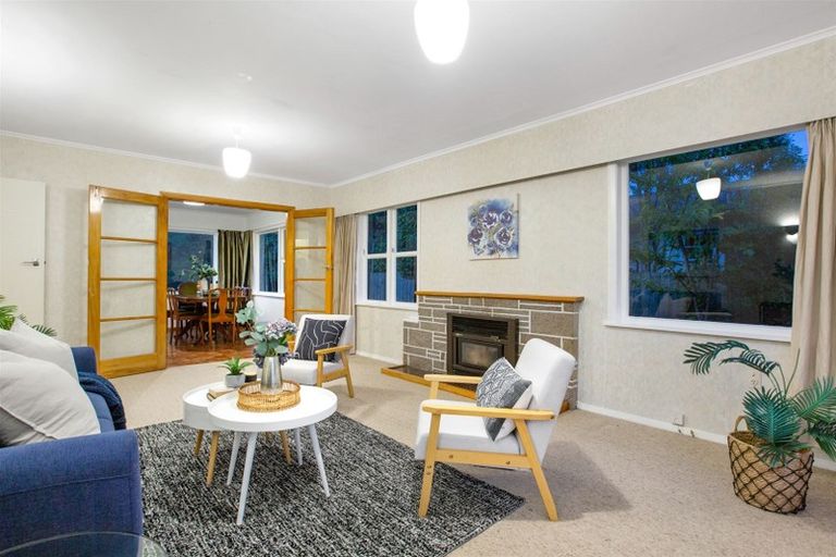 Photo of property in 35 Saint Johns Terrace, Tawa, Wellington, 5028