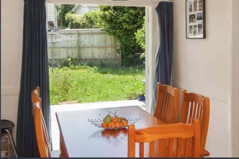 Photo of property in 24 Coniston Avenue, Te Atatu South, Auckland, 0610