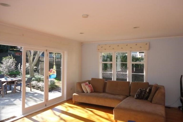 Photo of property in 40 Belle Vue Avenue, Northcote Point, Auckland, 0627