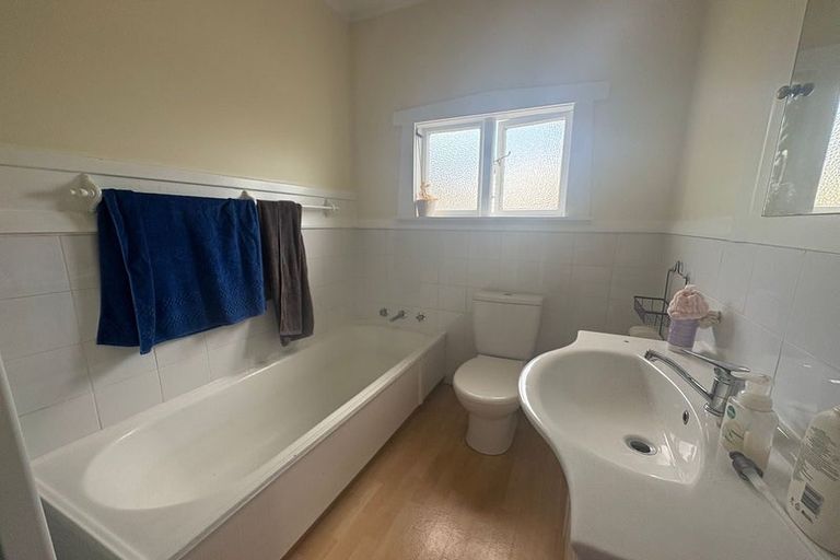 Photo of property in 39 Straven Road, Riccarton, Christchurch, 8011