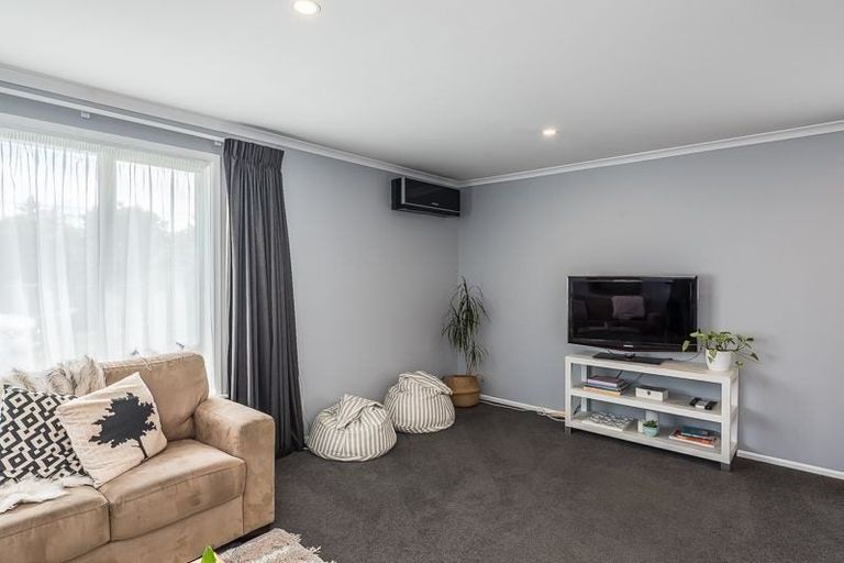 Photo of property in 2 Konini Grove, Raumati Beach, Paraparaumu, 5032