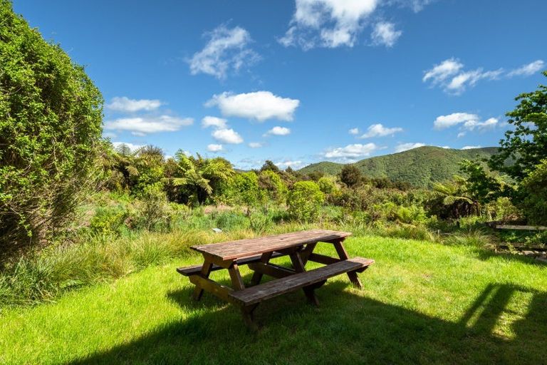 Photo of property in 30 Waimarama Street, Waikawa, Picton, 7220