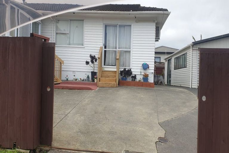Photo of property in 2 Chisholm Place, Mangere East, Auckland, 2024
