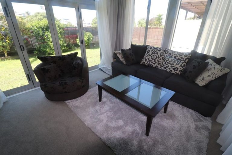 Photo of property in 7n Clearwater Cove, West Harbour, Auckland, 0618