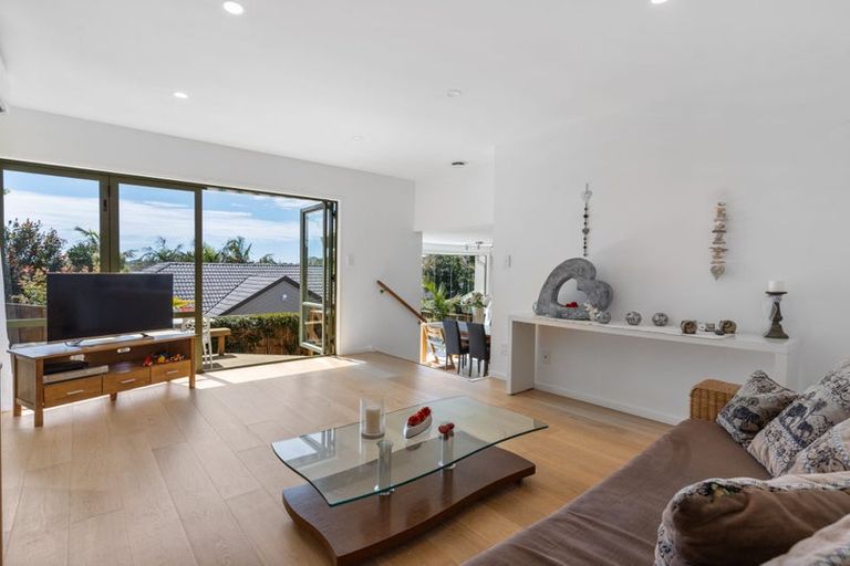 Photo of property in 1/28 Wiltshire Place, Somerville, Auckland, 2014