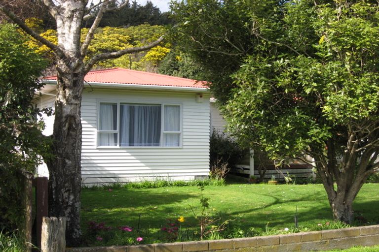 Photo of property in 23 Peel Place, Wainuiomata, Lower Hutt, 5014