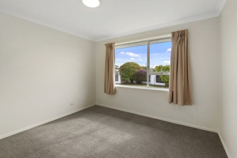 Photo of property in 40 Niven Street, Avondale, Christchurch, 8061