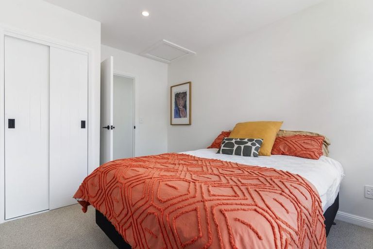 Photo of property in 24b Clinton Avenue, Te Atatu Peninsula, Auckland, 0610