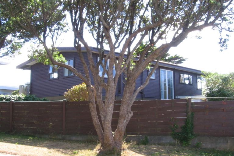 Photo of property in 25 Kingston Heights Road, Kingston, Wellington, 6021