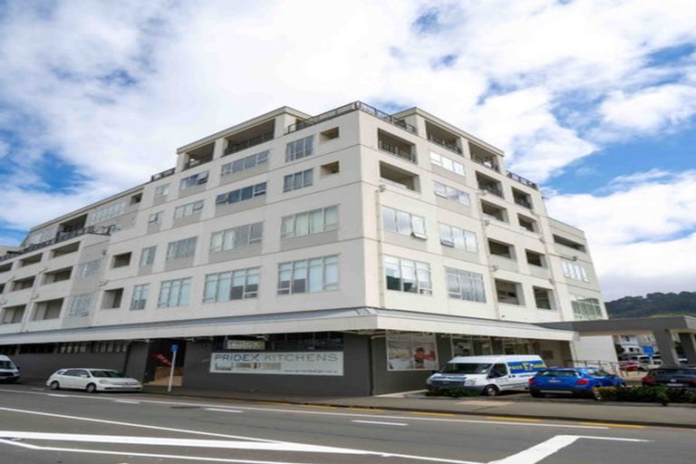 Photo of property in Stadium Garden Flats, 418/107 Thorndon Quay, Pipitea, Wellington, 6011