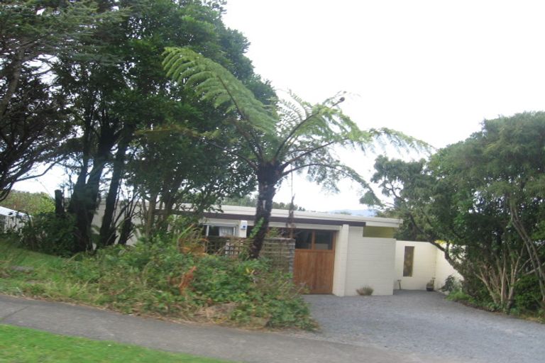 Photo of property in 6 Camellia Terrace, Maungaraki, Lower Hutt, 5010
