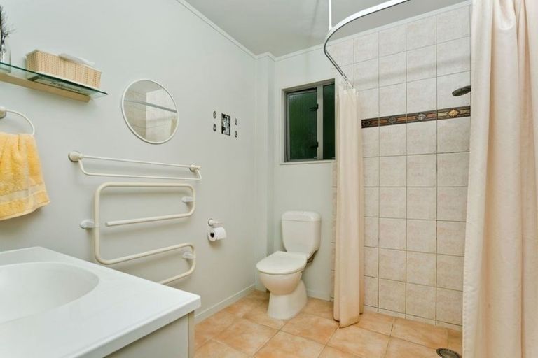 Photo of property in 1/37 Holland Road, Hillcrest, Auckland, 0627