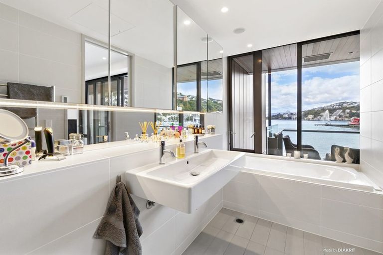 Photo of property in Clyde Quay Wharf, 2b/6 Clyde Quay Wharf, Te Aro, Wellington, 6011