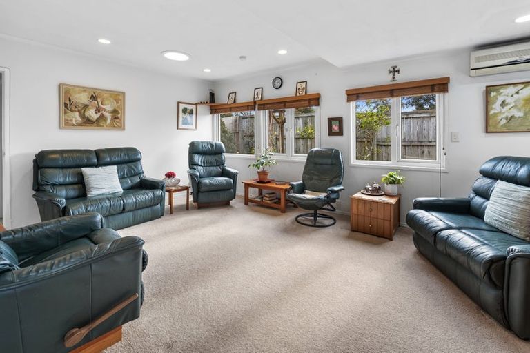 Photo of property in 1/31 Deep Creek Road, Waiake, Auckland, 0630