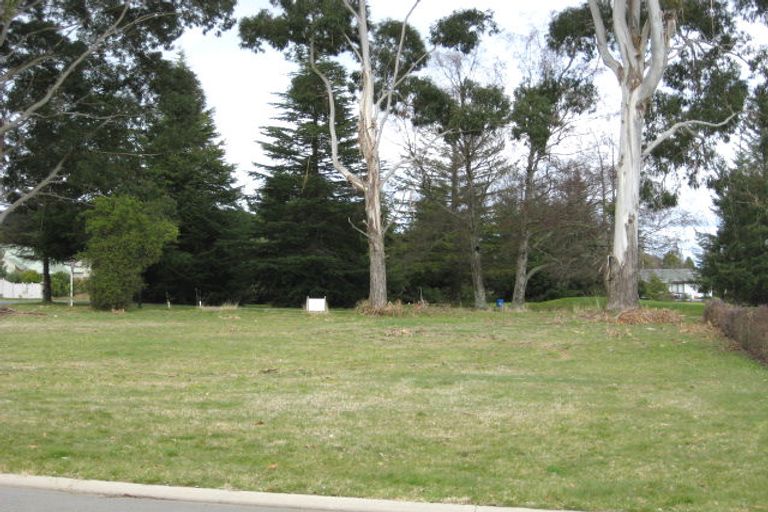 Photo of property in 2 Seagers Close, Kinloch, Taupo, 3377