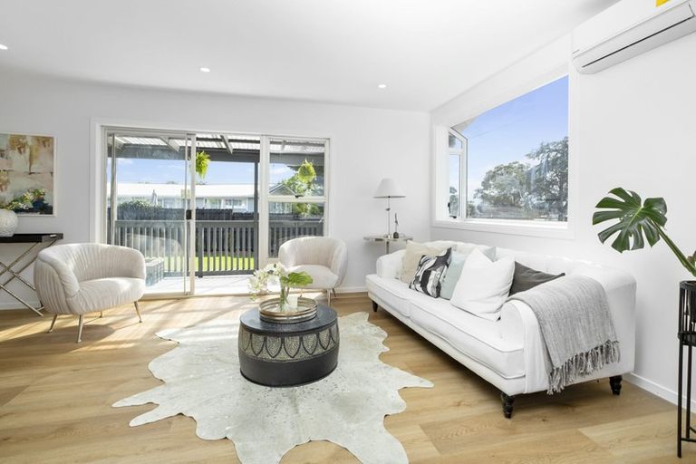 Photo of property in 14 Dunstall Place, Mangere Bridge, Auckland, 2022