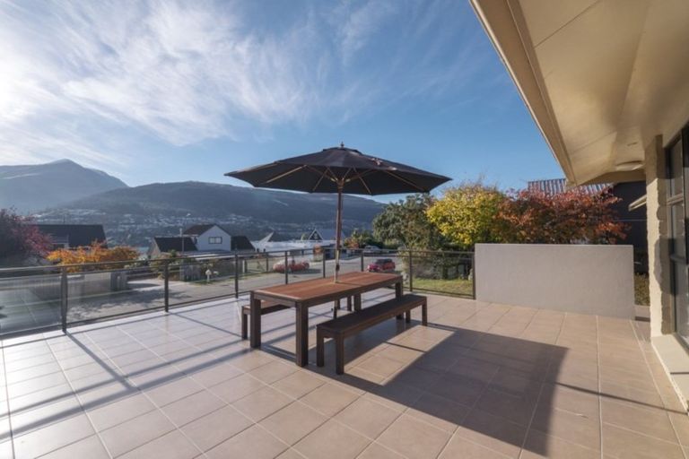 Photo of property in 13 Oregon Drive, Kelvin Heights, Queenstown, 9300