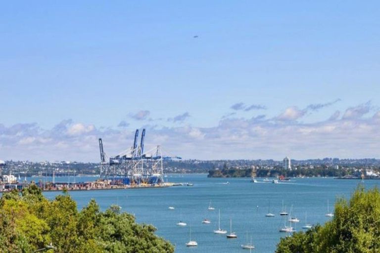 Photo of property in 96 Paritai Drive, Orakei, Auckland, 1071