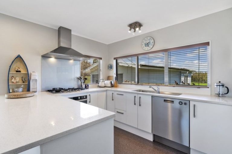 Photo of property in 18 Potts Road, Whitford, Howick, 2571