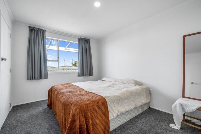 Photo of property in 43 Karaka Street, Helensville, 0800