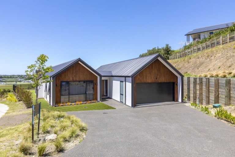 Photo of property in 75 Oak Road, Poraiti, Napier, 4112