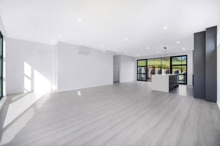 Photo of property in 12 Pleasant Way, Matakatia, Whangaparaoa, 0930