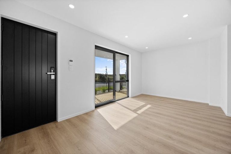 Photo of property in 4 Harikoa Way, Karaka, 2113