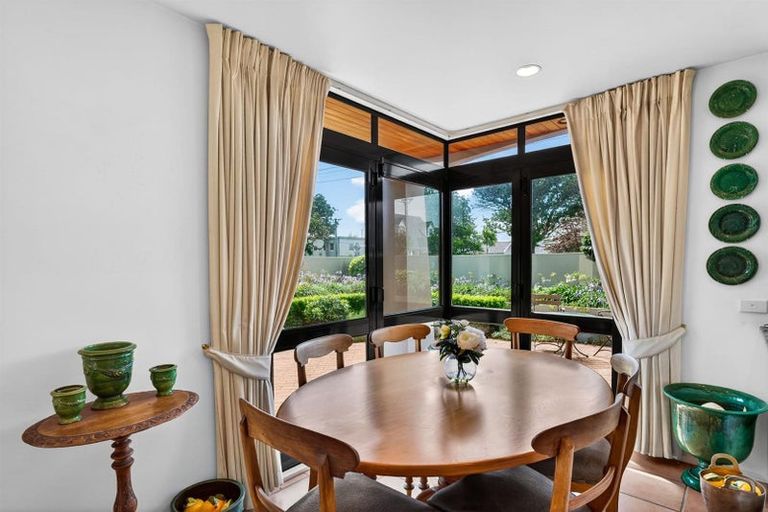 Photo of property in 12a Saltburn Road, Milford, Auckland, 0620