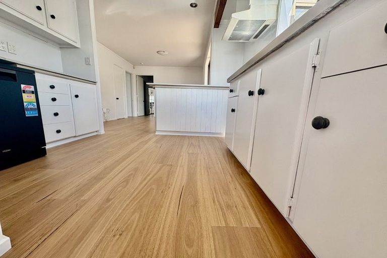 Photo of property in 957 East Coast Road, Torbay, Auckland, 0630