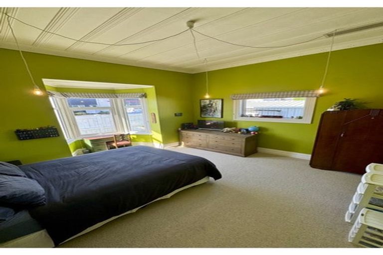 Photo of property in 18 Morley Street, New Plymouth, 4310