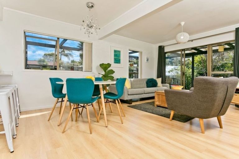 Photo of property in 2/7 Wilkinson Way, Browns Bay, Auckland, 0630