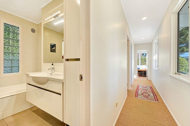 Photo of property in 665 South Titirangi Road, Titirangi, Auckland, 0604