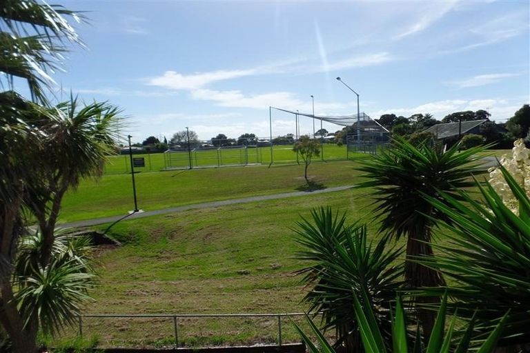 Photo of property in 33 Vanguard Road, Kelston, Auckland, 0602