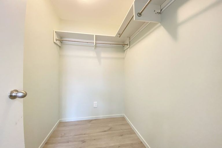 Photo of property in 13 Halcombe Place, Green Bay, Auckland, 0604