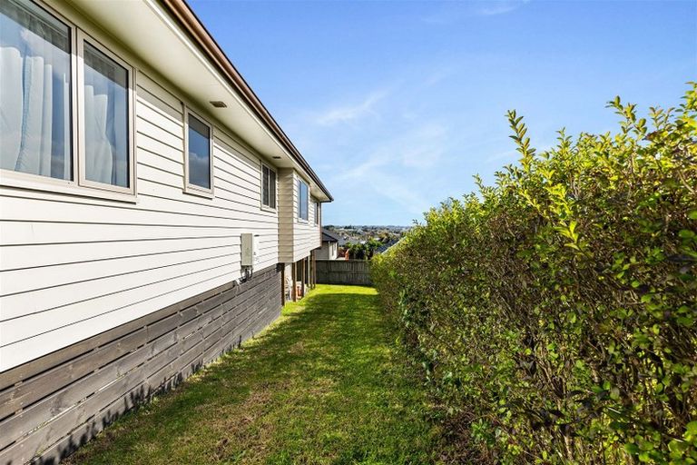 Photo of property in 27a Kirrie Avenue, Te Atatu South, Auckland, 0610
