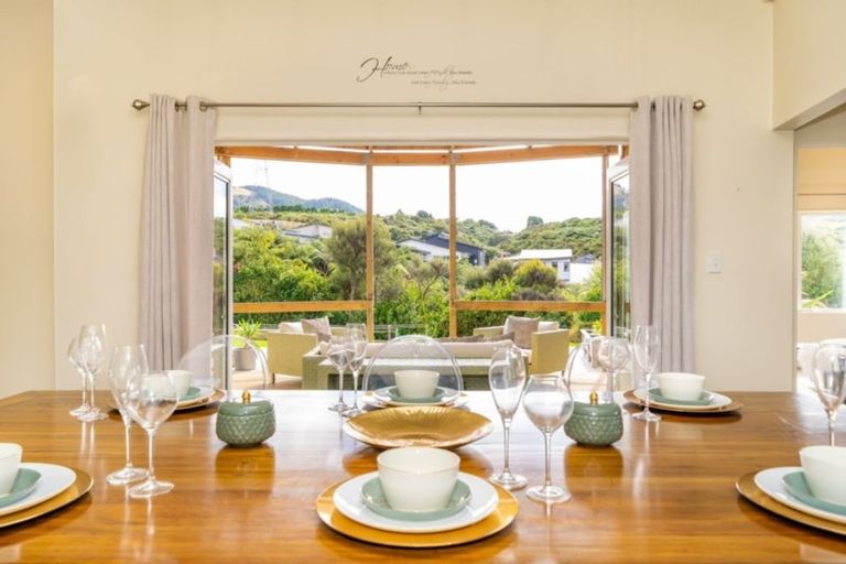 Photo of property in 16 James Nairn Grove, Riverstone Terraces, Upper Hutt, 5018