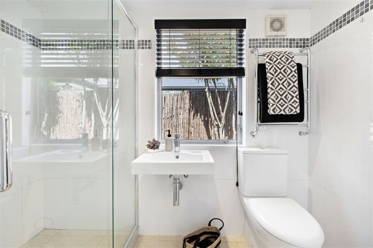 Photo of property in 11 Linkwater Way, Parklands, Christchurch, 8083