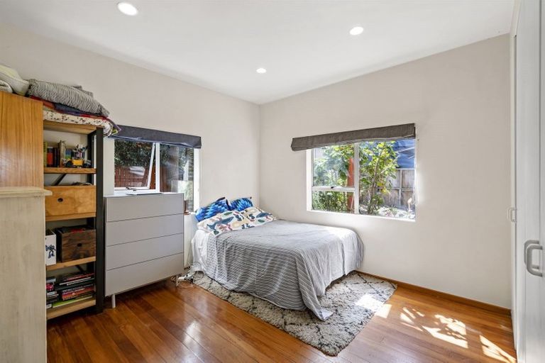 Photo of property in 8 Faulkner Road, Northcote Point, Auckland, 0627