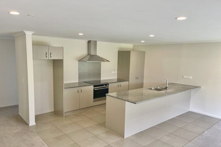 Photo of property in 18 Akeake Lane, Manurewa, Auckland, 2102