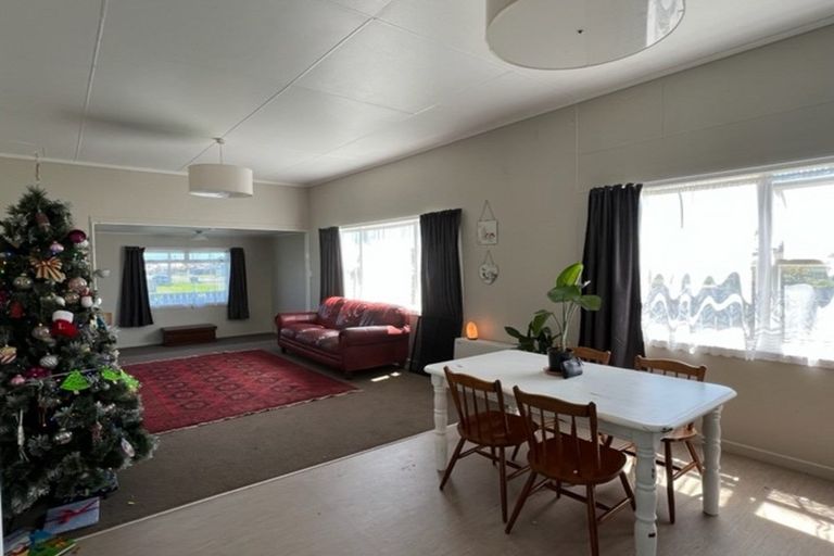 Photo of property in 13 High Street West, Waitara, 4320