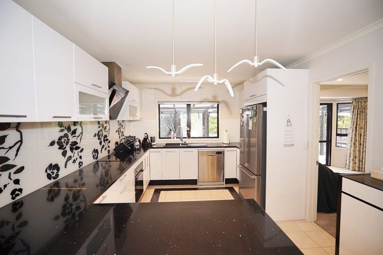 Photo of property in 26 Barlow Place, Chatswood, Auckland, 0626